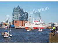 2347 Elbphilharmonie und Cap San Diego