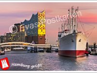 2460 Elbphilharmonie mit Cap San Diego am Abend